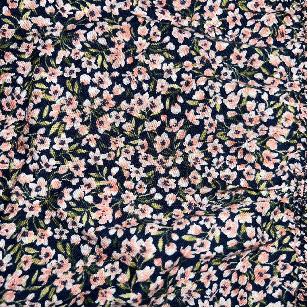 Old Navy Pink flower long sleeve top 
Size XL, fits MED-X